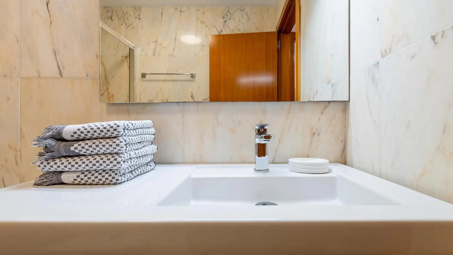 Anele Apartment Адехе