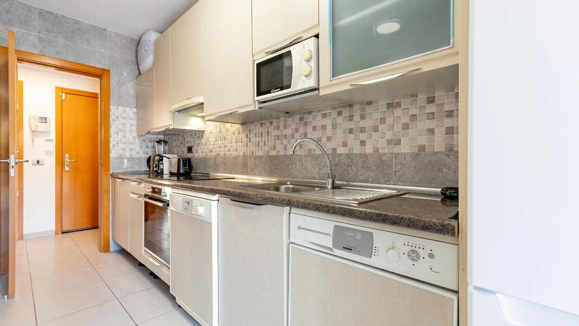 Anele Apartment Адехе